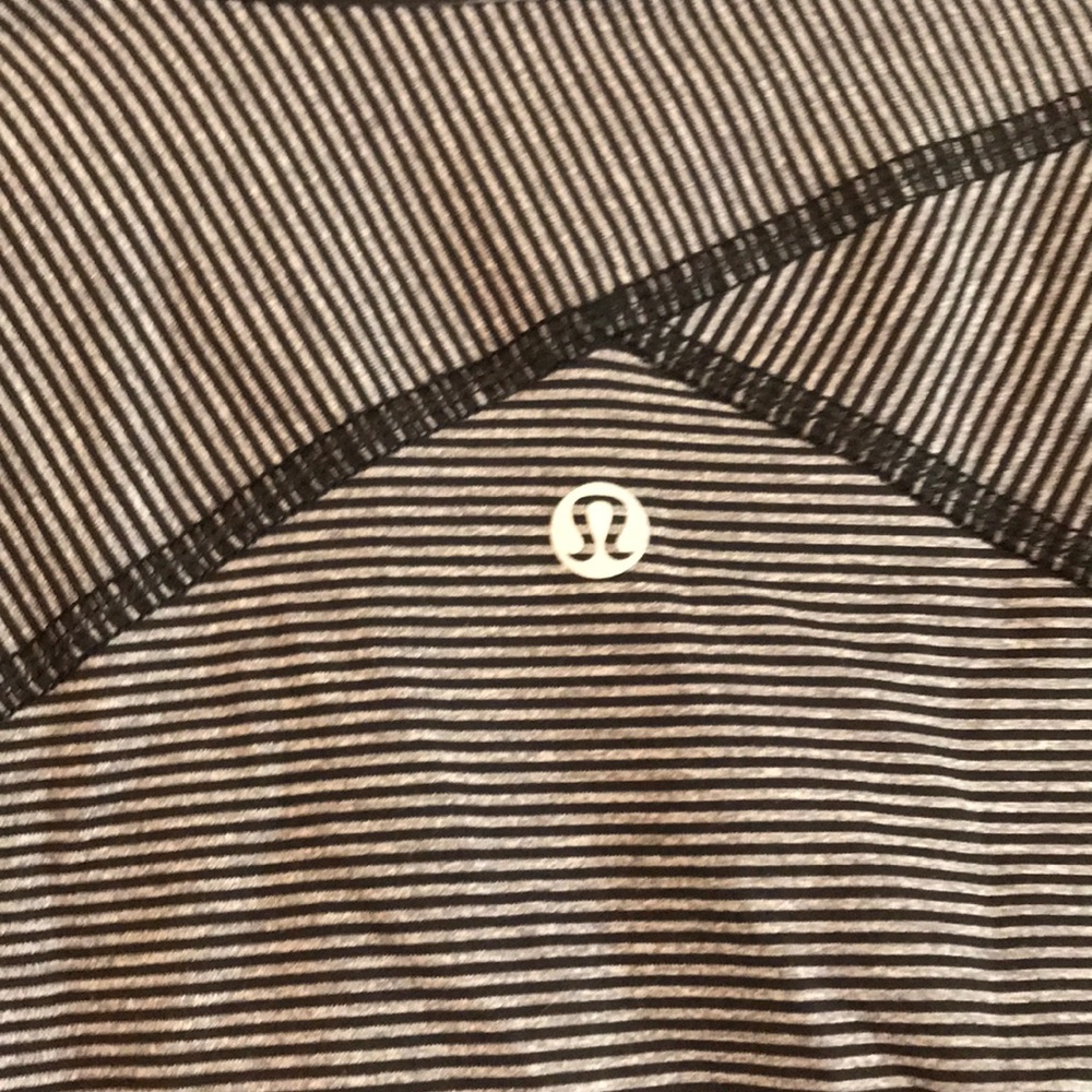 Run Briskly lululemon pullover
